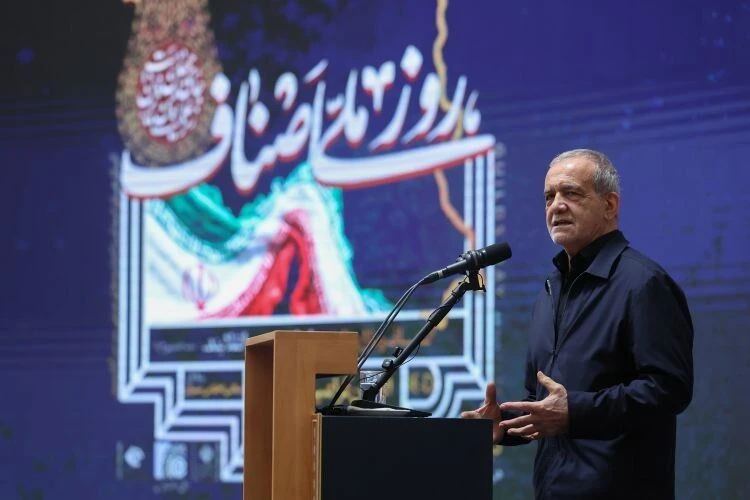 الرئيس الإيراني: العدو توهم أنه قادر على إسقاط النظام في ثلاثة أيام وإيقاف قتل الشعب اللبناني ليس إنجازاً صغيراً